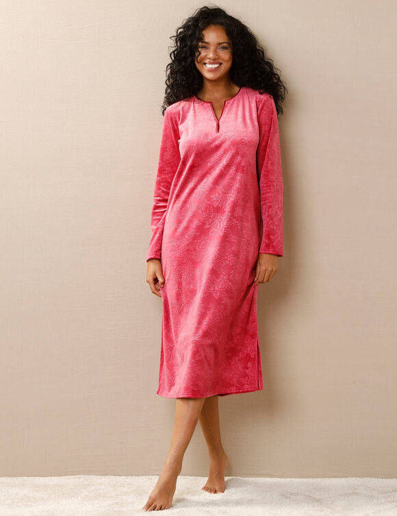 Chemise de nuit longue en velours damassé, manches longues (cerise) Chemise de nuit longue en velours damassé, manches longues (cerise)